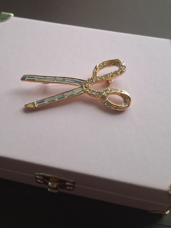 Vintage Jewelry - 2" Vintage Gold Scissor Brooch with Clear Rhinestones Round Baguette